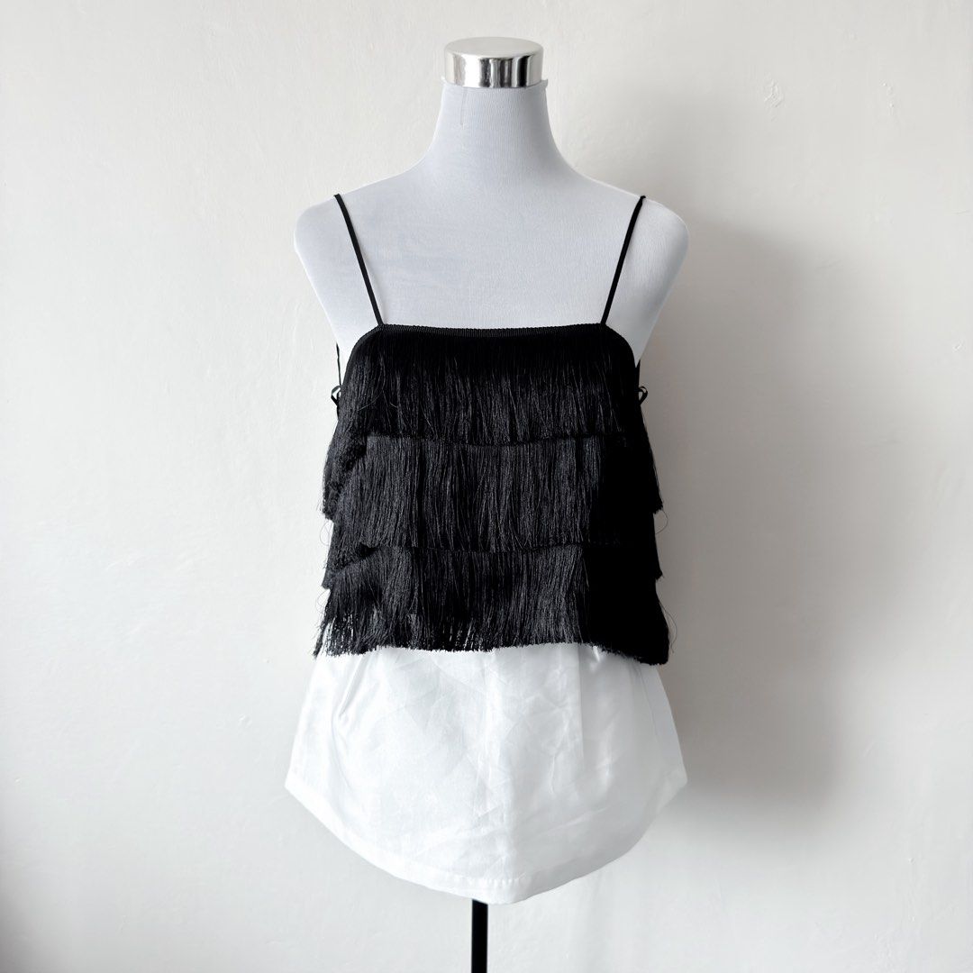 Bershka Fringe Top (Category: Others Tops) located in Antipolo. Submitted by rosywardrobe (Listing ID 1460496655, Image 1). Description: 🎀 MAKE READING A HABIT 🎀 • No order form, no reservation! • Strictly 1 day reservation • Payment first before order processing • No return, No exchange • Don’t make an offer if you’re not 100% sure • No shipping every weekends — PAYMENT CHANNELS — • GCash • Gotyme • Maya • BDO • BPI • Unionbank — DELIVERY METH