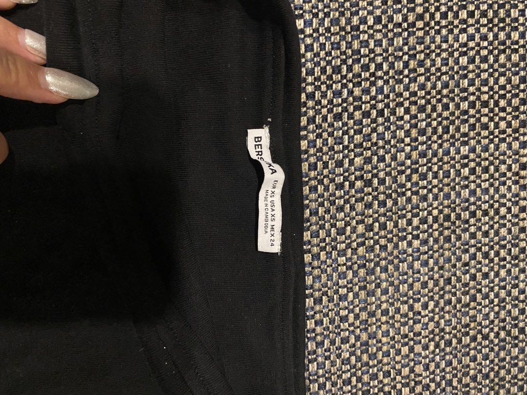 Bershka Glitter Tank Top (Category: Longsleeves) located in Manila. Submitted by il0vekelp (Listing ID 1460380251, Image 3). Description: - cute for parties - glitters .