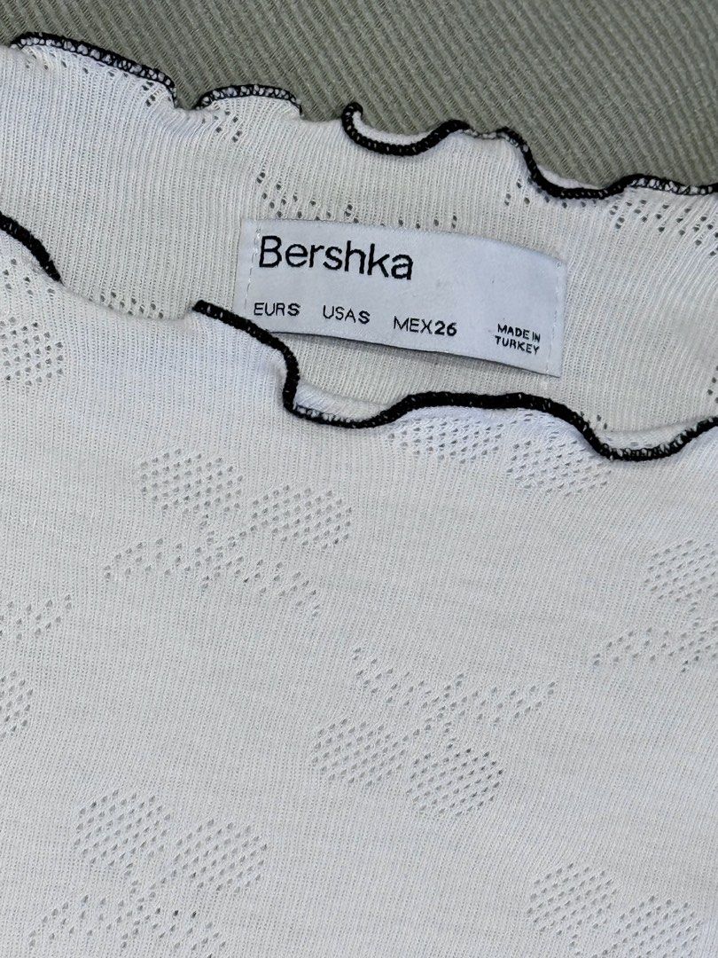 Bershka white waffle top midrib (Category: Babies & Kids Fashion) located in Taguig. Submitted by annebydesign (Listing ID 1460377388, Image 2). Description: Beshka waffle shirt ₱200 Washed but never used. Malaki pa Fits 12-15yo or pang small size adult .