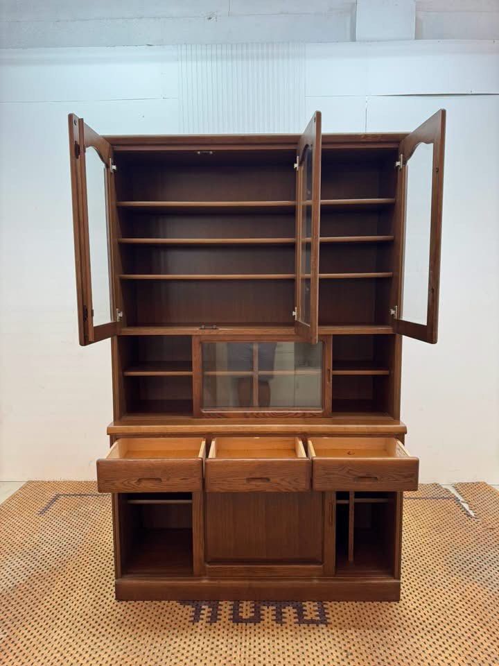 Big elegant wooden display cabinet (Category: Other Home Furniture) located in Malolos. Submitted by ramoslaras82250 (Listing ID 1460366424, Image 3). Description: .