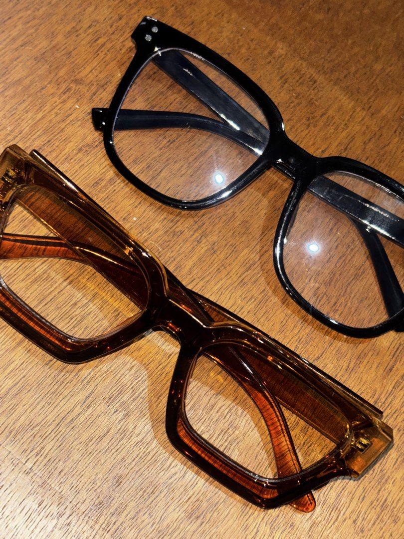 Big Eyeglasses (Category: Sunglasses & Eyewear) located in Manila. Submitted by zcy_finds (Listing ID 1460370649, Image 2). Description: Onhand!! Take All for 100 Rfs: Doesn’t suit my face shape..