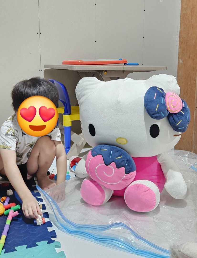 BIG HELLO KITTY (Category: Other Stationery & Craft) located in Las Pinas. Submitted by happyfindstuff4u (Listing ID 1460448656, Image 1). Description: LIKE NEW UNUSED REPRICED TO 350 with sealed plastic.