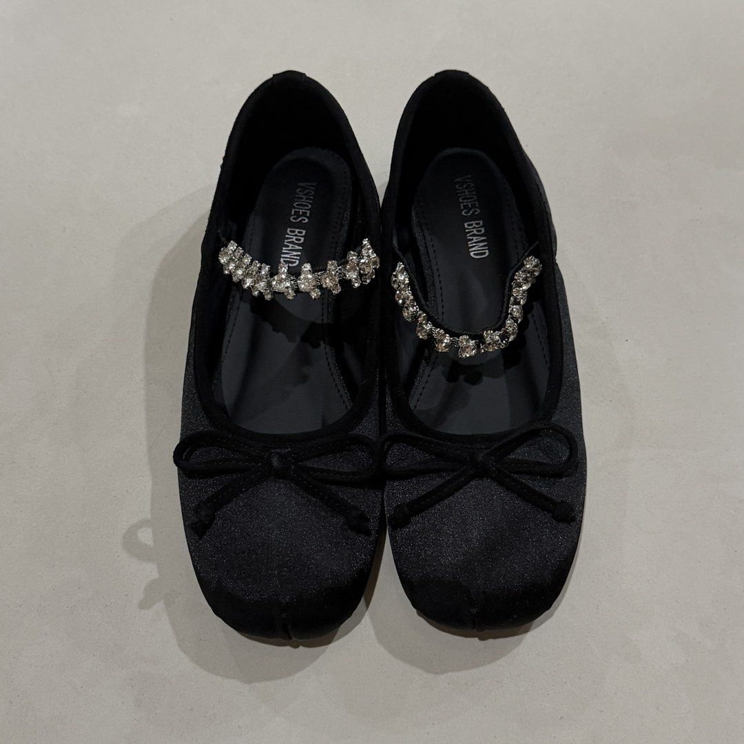 Black Ballet Flats (Category: Flats & Sandals) located in Quezon City. Submitted by eavie.ong (Listing ID 1460379827, Image 1). Description: .