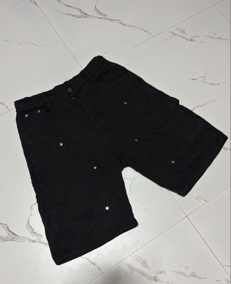 Black Carpenter Shorts (Category: Shorts) located in Caloocan City. Submitted by nlubon (Listing ID 1460429161, Image 1). Description: Size 30-33 Length 21.