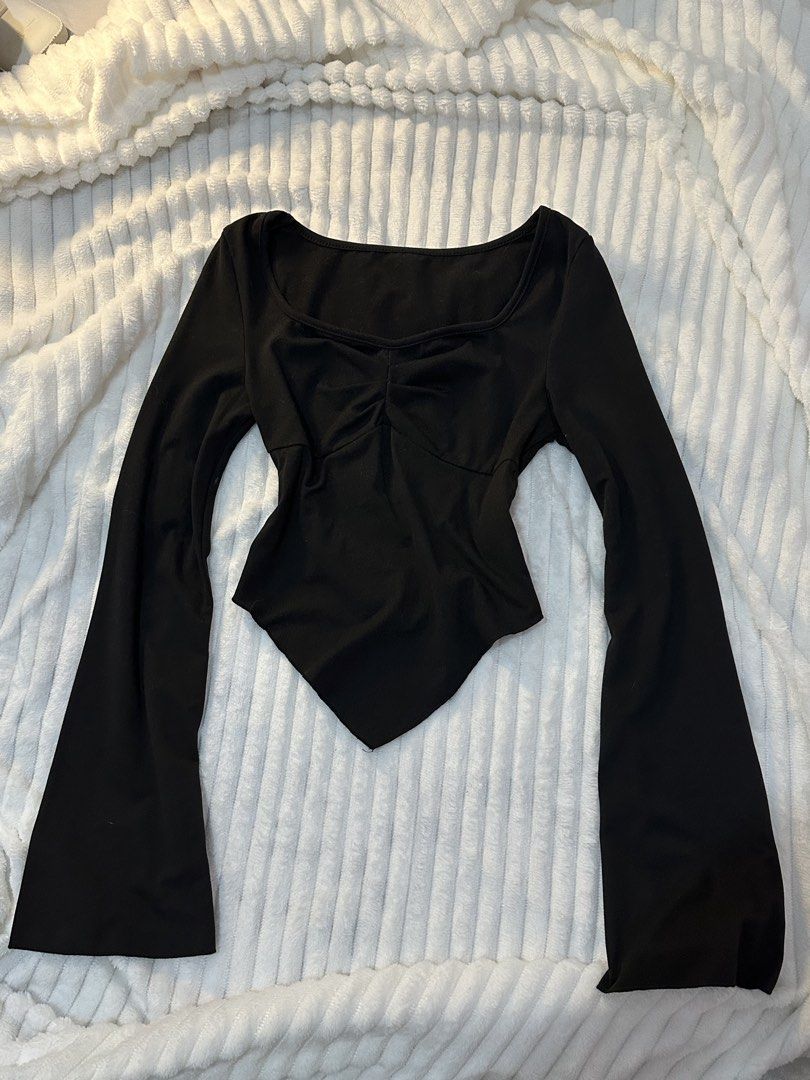 Black flared long sleeve top (Category: Longsleeves) located in San Pedro. Submitted by bubbles_cutie (Listing ID 1460337865, Image 1). Description: Super cute but not my style only worn it once so its good as brand nee .