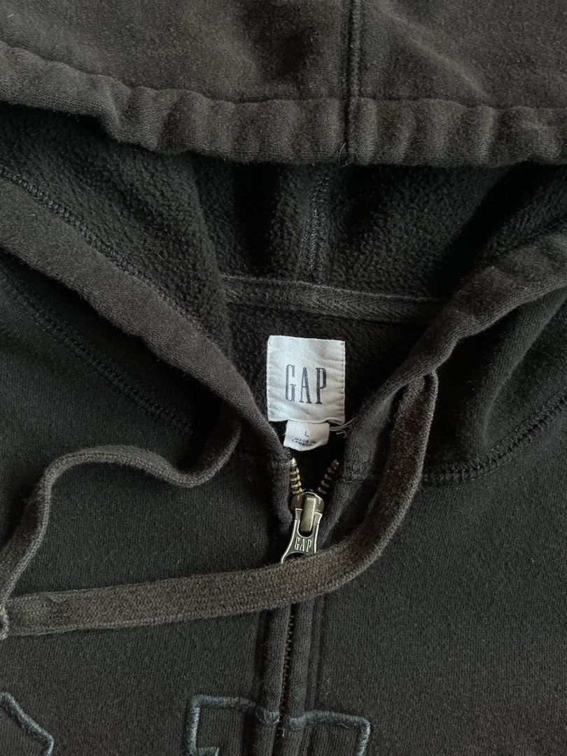 Black Gap Zip Up Jacket (Category: Coats, Jackets and Outerwear) located in Binan City. Submitted by findnavi (Listing ID 1460394095, Image 2). Description: Large 23x26 Color rate 7/10.