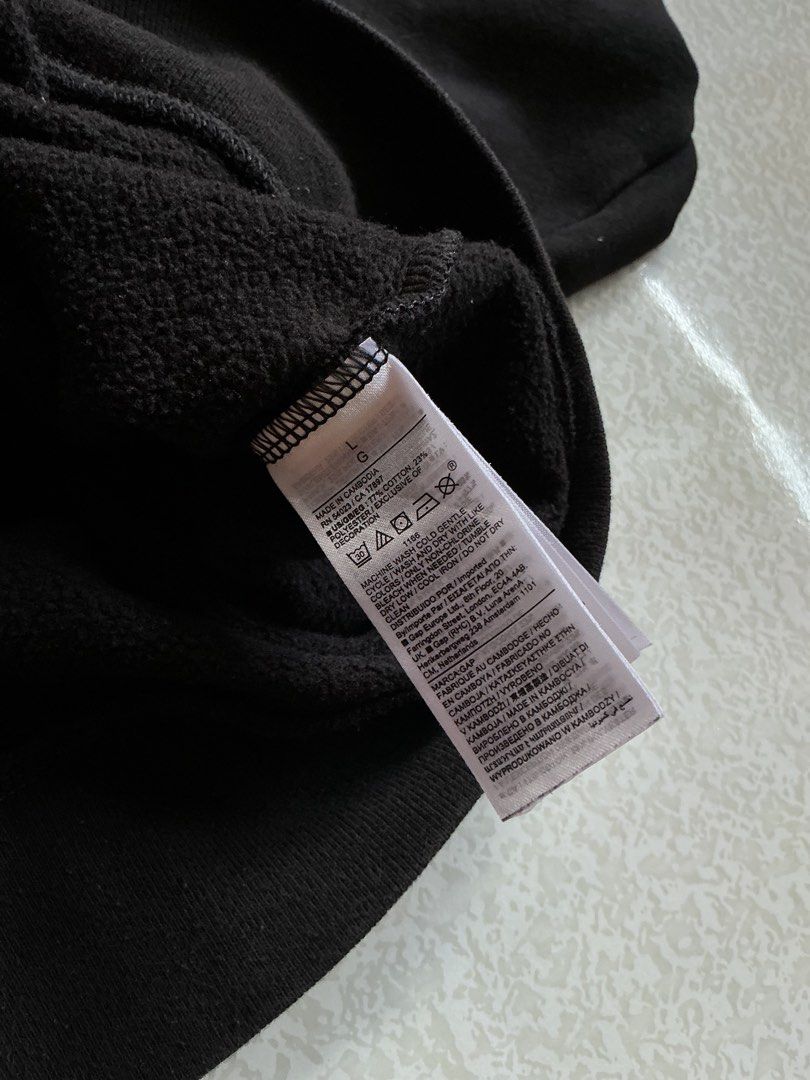 Black Gap Zip Up Jacket (Category: Coats, Jackets and Outerwear) located in Binan City. Submitted by findnavi (Listing ID 1460394095, Image 3). Description: Large 23x26 Color rate 7/10.