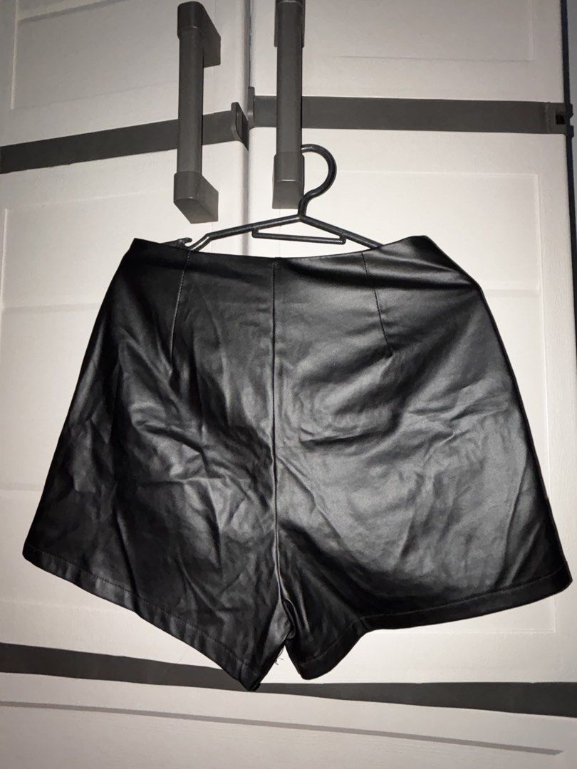 black leather shorts (Category: Shorts) located in Manila. Submitted by jojimiller_10 (Listing ID 1460340360, Image 1). Description: black leather short (27-28) .