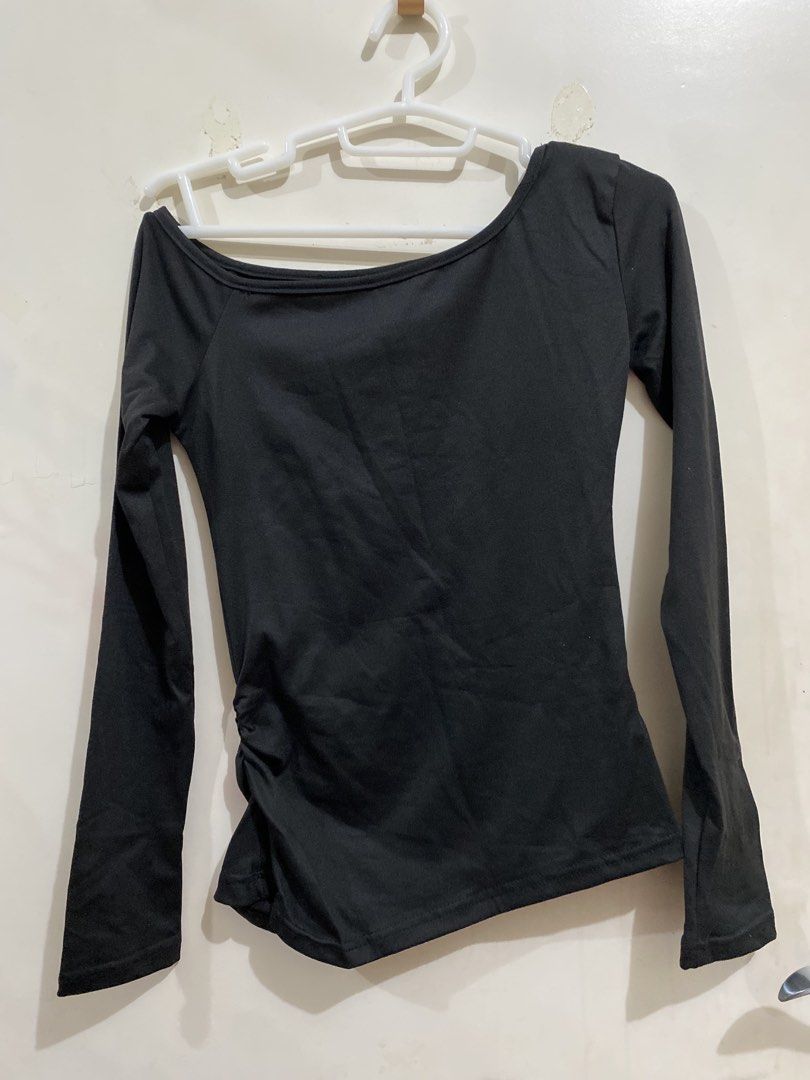 Black Long Sleeve Ruched One Side Off Shoulder Top (Category: Blouses) located in Taguig. Submitted by maly01_ (Listing ID 1460402504, Image 1). Description: - fits small to medium frames dm for inquiries :).