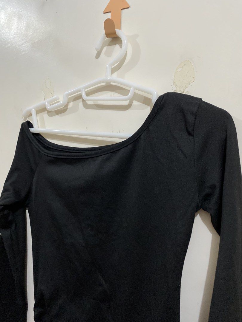 Black Long Sleeve Ruched One Side Off Shoulder Top (Category: Blouses) located in Taguig. Submitted by maly01_ (Listing ID 1460402504, Image 3). Description: - fits small to medium frames dm for inquiries :).