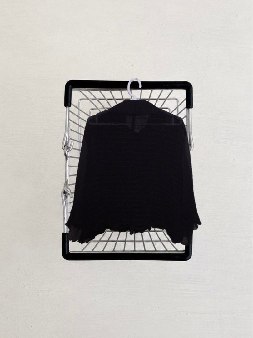 black long sleeves slightly see through blouse (Category: Blouses) located in Davao. Submitted by femlueur (Listing ID 1460457631, Image 2). Description: size: small condition: excellent / rarely used fits true to size no stains, damages, or noticeable flaws ✨ 📍 location: davao city payment via gcash / bank transfer 📦 shipping available nationwide through j&t, lbc, or your preferred courier 🛵 same-day delivery within davao city via grab or lal