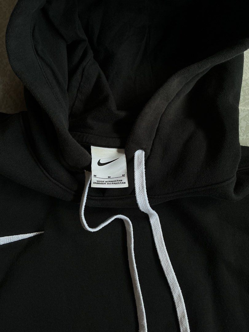 Black Nike Park Hoodie (Category: Coats, Jackets and Outerwear) located in Binan City. Submitted by findnavi (Listing ID 1460393804, Image 2). Description: Medium 22x27 Color rate 9/10.