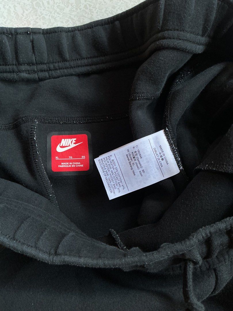 Black Nike Tech Pants (Category: Activewear) located in Binan City. Submitted by findnavi (Listing ID 1460390193, Image 2). Description: XL 32-40x40, Thigh 12.5, Opening 8 Excellent Condition.