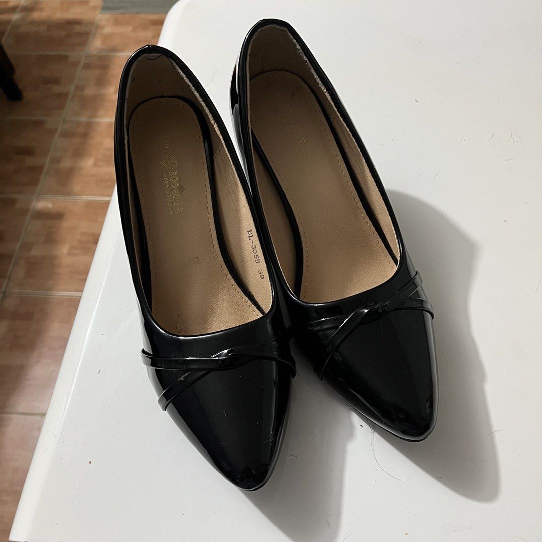 Black Patent Pointed Toe Heels (Category: Heels) located in Manila. Submitted by madfitzz (Listing ID 1460503348, Image 3). Description: - Classic black patent heels - Pointed toe design - Comfortable low heel (great for work or going out) - Easy to pair with any outfit - Size: 39.