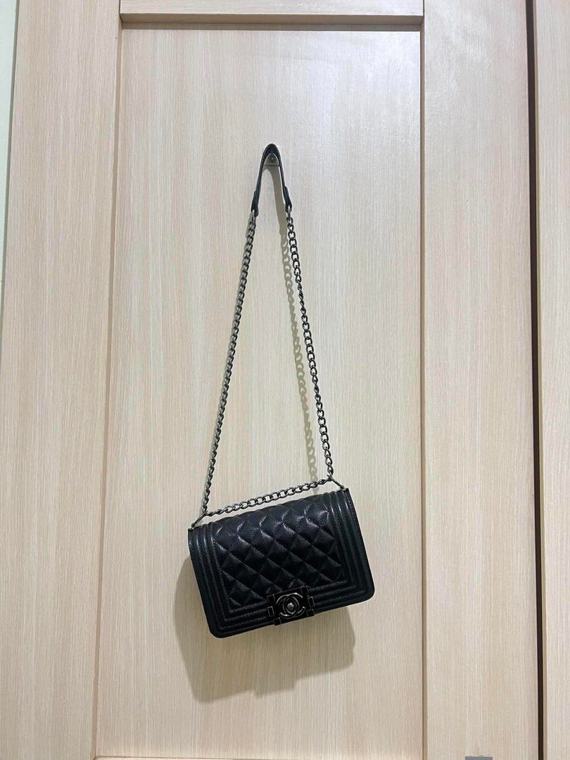 Black Quilted Chain Shoulder Bag (Category: Shoulder Bags) located in Manila. Submitted by tineshoppe (Listing ID 1460464881, Image 1). Description: - Not yet used, still in brand new condition - with box & dust bag - Spacious enough for essentials - Ideal for evenings out or adding a chic touch.