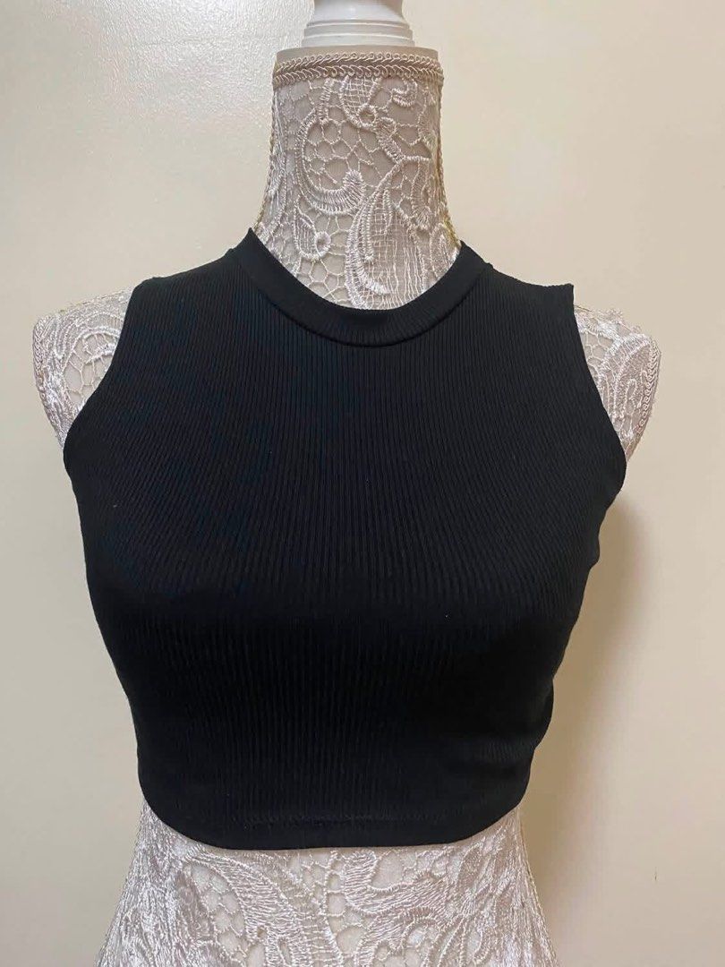 Black Ribbed Sleeveless Mock Neck Crop Top (Category: Sleeveless) located in Manila. Submitted by airamef28.closet (Listing ID 1460419184, Image 1). Description: - Basic black ribbed crop top - Sleeveless with a mock neck - Stretchy and very comfortable material - Versatile for layering or wearing alone - Easy to pair with jeans, skirts, or shorts.