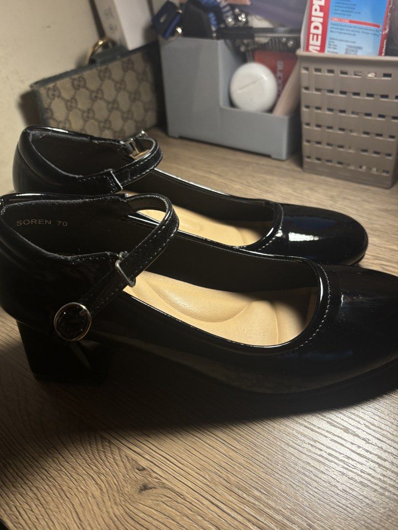 BLACK PARISIAN SCHOOL SHOES (Category: Heels) located in Manila. Submitted by katslol_ (Listing ID 1460333087, Image 1). Description: • BLACK SCHOOL SHOES ( can be also be used for casual wear ) • only lightly used only for school • It’s a bit tight on the end of the shoes • SIZE : 7 • Has a bit of scratch on the side but barely noticeable • overall still in good condition PAYMENT PROCESS: - ONLY ACCEPT GCASH! - you’ll also be paying the SF.