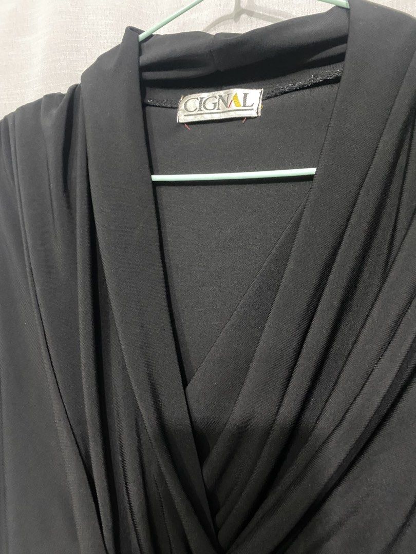 Black Sleeveless Drape Front Top (Category: Sleeveless) located in Cainta. Submitted by rmavg (Listing ID 1460310947, Image 2). Description: very chic! mop: gcash mod: jnt/gogo.