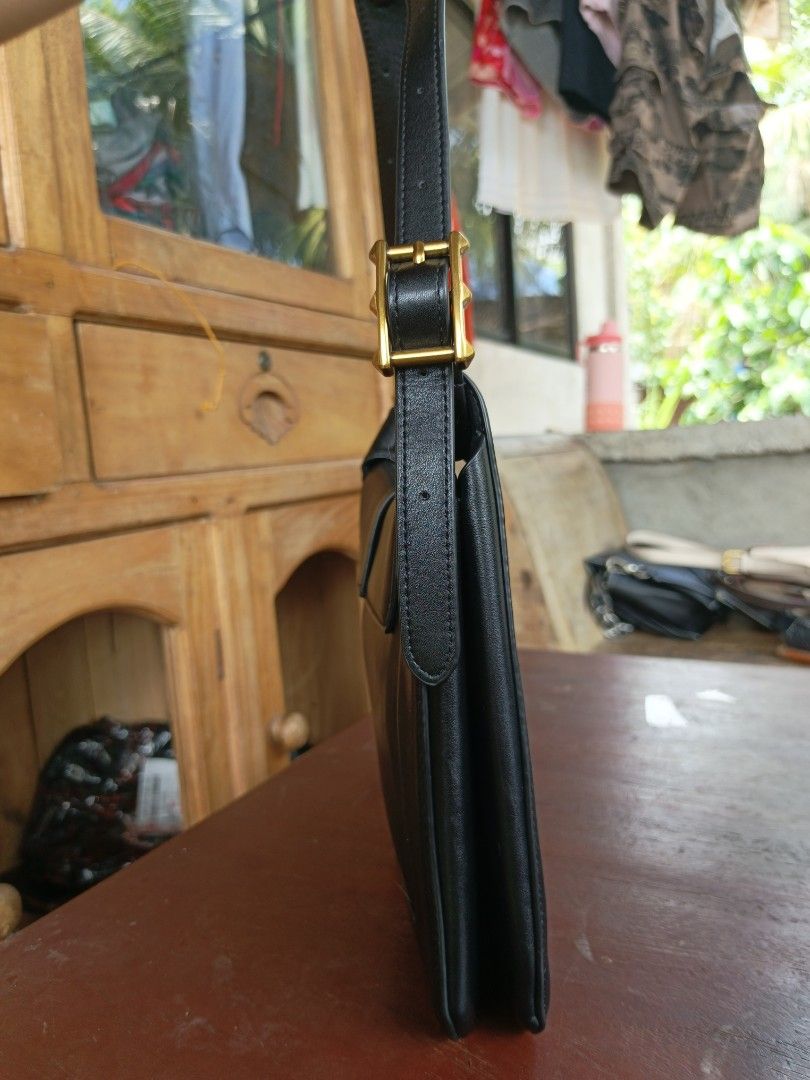 Black sling bag (Category: Cross-body Bags) located in Manila. Submitted by ukay-ukaybylyn (Listing ID 1460309972, Image 2). Description: excellent condition💯 kasya long wallet adjustable strap.