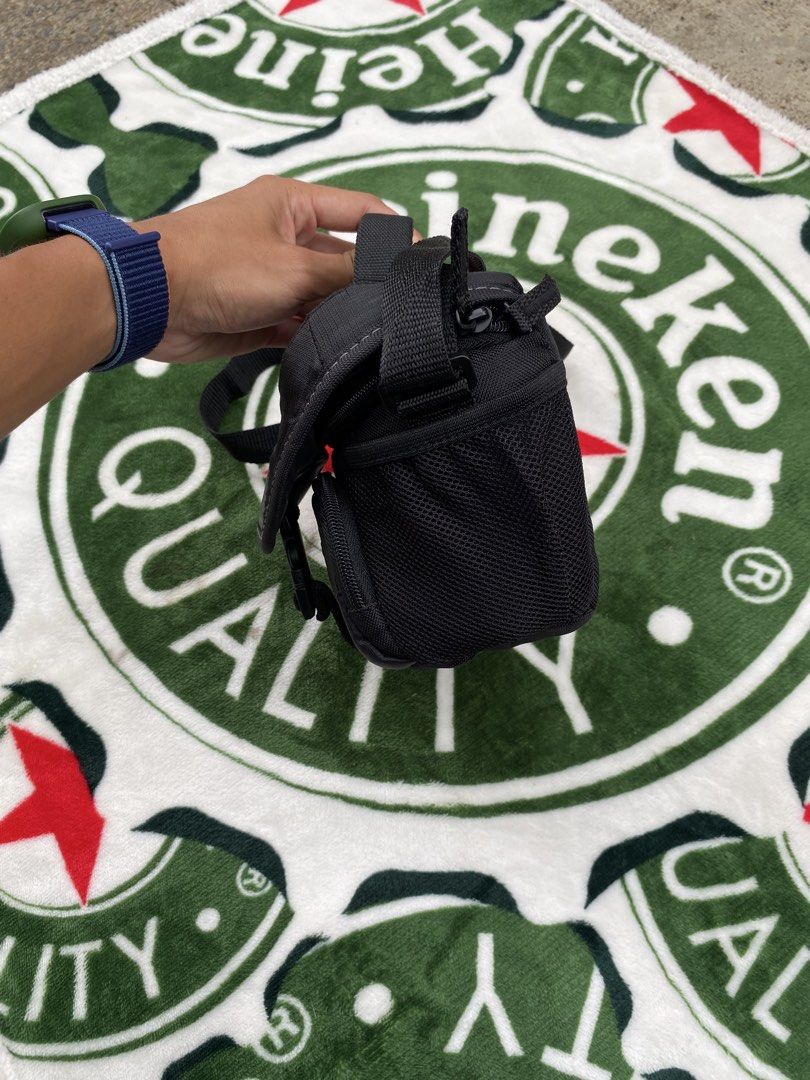 Black Sony LCS-U11 Soft Carrying Case w/top handle & adjustable shoulder strap (Category: Camera Bags & Carriers) located in Manila. Submitted by kongkongthriftofficial01 (Listing ID 1460367062, Image 3). Description: -Good as new -Ready to use -Preloved item -Gently used item in perfect condition ready for its new owner .