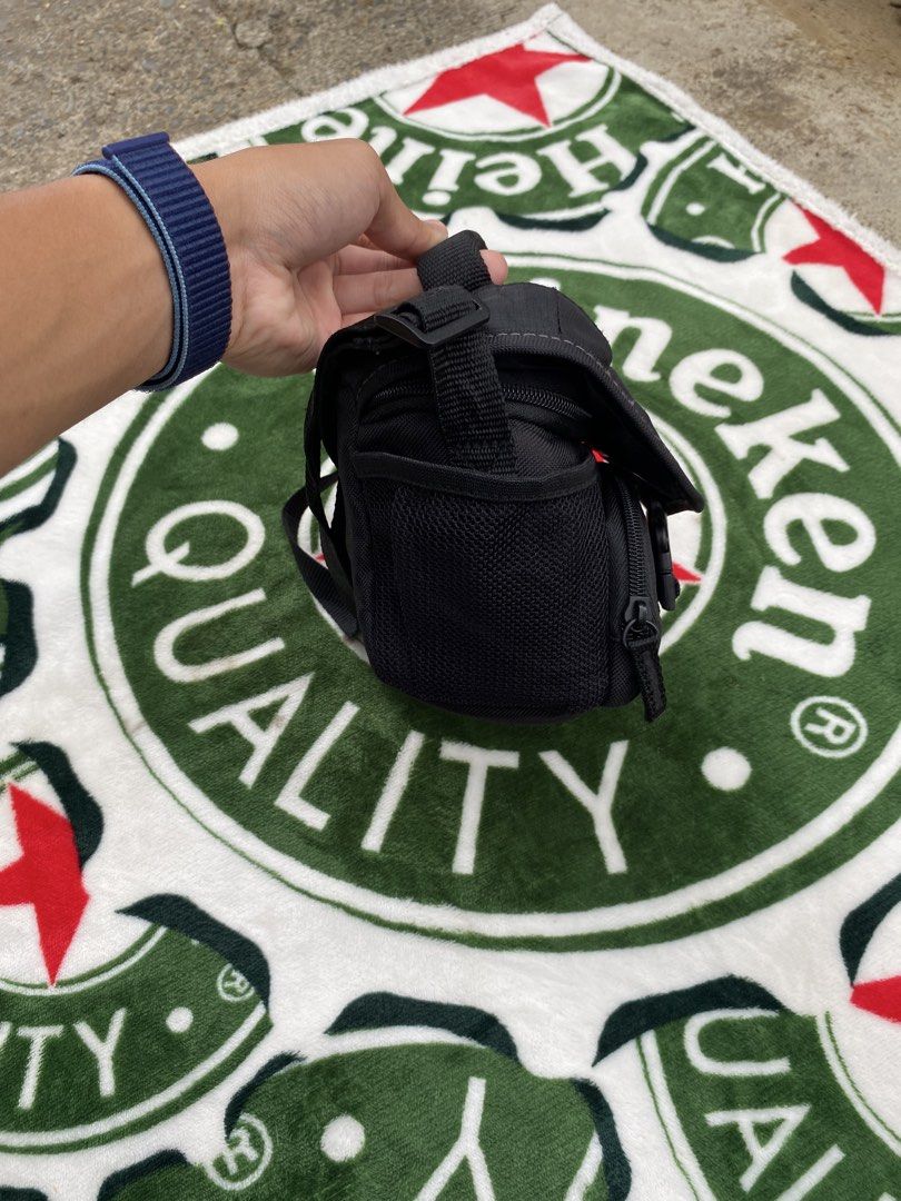 Black Sony LCS-U11 Soft Carrying Case w/top handle & adjustable shoulder strap (Category: Camera Bags & Carriers) located in Manila. Submitted by kongkongthriftofficial01 (Listing ID 1460367062, Image 2). Description: -Good as new -Ready to use -Preloved item -Gently used item in perfect condition ready for its new owner .