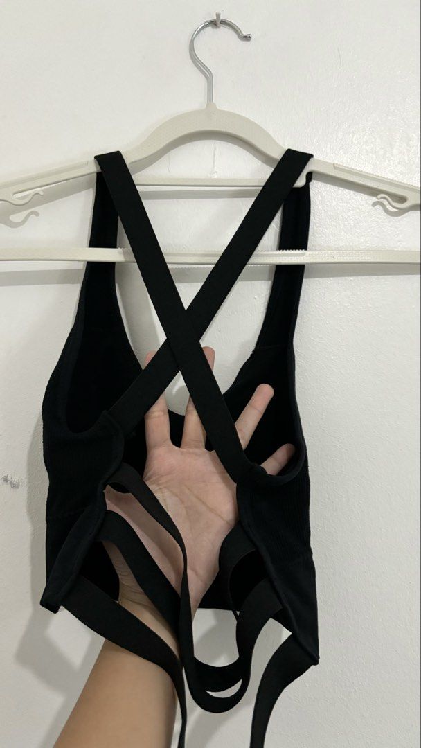 Black Strappy Cross-Back with Pad Slot (Category: Others Tops) located in Caloocan City. Submitted by buymethisandthat (Listing ID 1460450710, Image 3). Description: ✨ Black Strappy Cross-Back with Pad Slot - ₱79 📌 CONDITION • Condition: 8.5/10 • Flaws: None visible 📏 SIZE • Tag Size: No size tag • Recommended: Fits Small to Medium (Stretchy) .