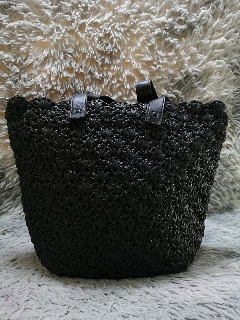 Black Textured Bucket Hand Bag (Category: Purses & Pouches) located in Santa Cruz. Submitted by jmy_surplus.2 (Listing ID 1460449967, Image 1). Description: Size ; L - 12 W - 15 Color ; Black Type ; Hand bag Brand ; No brand Material ; Synthetic Style ; Black Bucket Hand Bag LR 169 JMY 5 Batch #218.