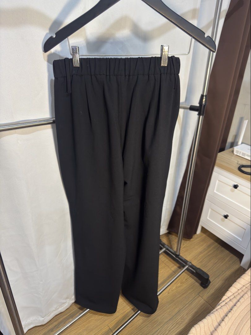 Black wide leg pants (Category: Other Bottoms) located in Manila. Submitted by shentrendsph (Listing ID 1460490558, Image 2). Description: Waist - 28-34” Length - 42”.