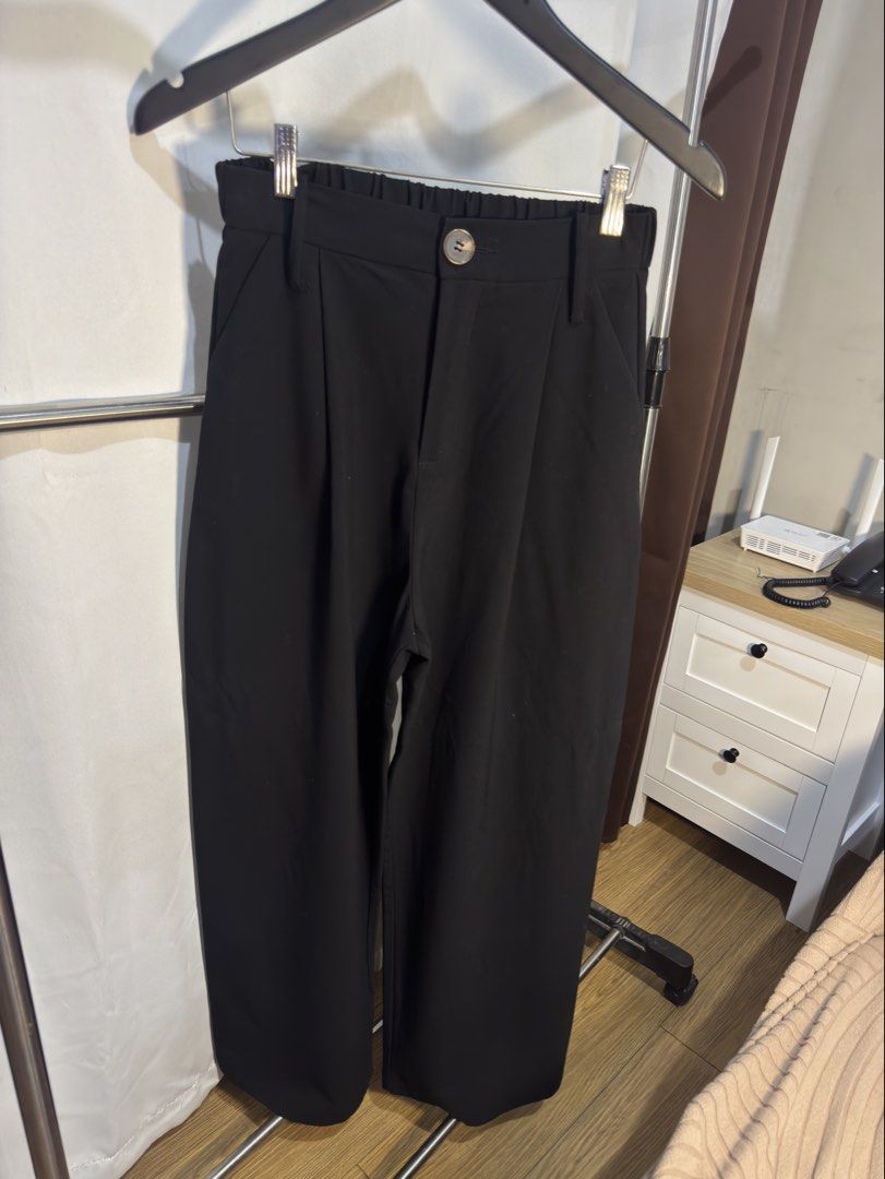 Black wide leg pants (Category: Other Bottoms) located in Manila. Submitted by shentrendsph (Listing ID 1460490558, Image 1). Description: Waist - 28-34” Length - 42”.