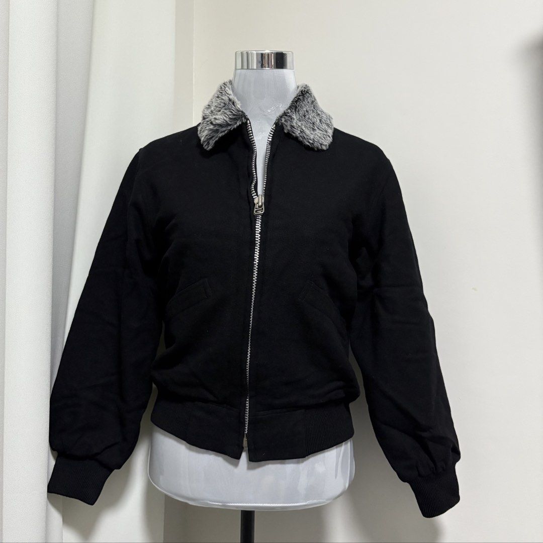Black Wool Jacket with Fur (Category: Coats, Jackets and Outerwear) located in Angeles City. Submitted by declutteredcloset_ (Listing ID 1460432001, Image 1). Description: Issue on zipper but still wearable S-M.