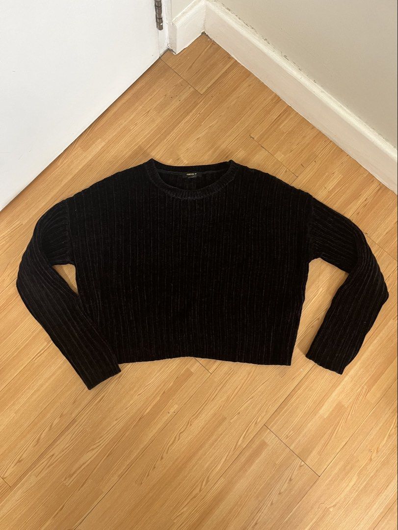 Black wool long sleeve (Category: Longsleeves) located in Manila. Submitted by ezrapaeste (Listing ID 1460382998, Image 1). Description: .
