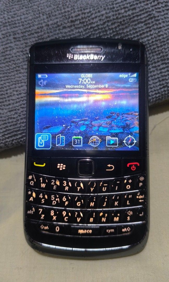 Blackberry 9700 globe (Category: Early Generation Mobile Phones) located in Quezon City. Submitted by foreign.oy (Listing ID 1460034731, Image 1). Description: BlackBerry Bold 9700 — Classic BlackBerry Experience For sale: BlackBerry Bold 9700 A true classic for collectors, nostalgic users, or anyone who misses the iconic BlackBerry feel. 🖤 🔹 Model: BlackBerry Bold 9700 🔹 Network: Globe-locked / Globe network 🔹 Condition: Used, with visible s