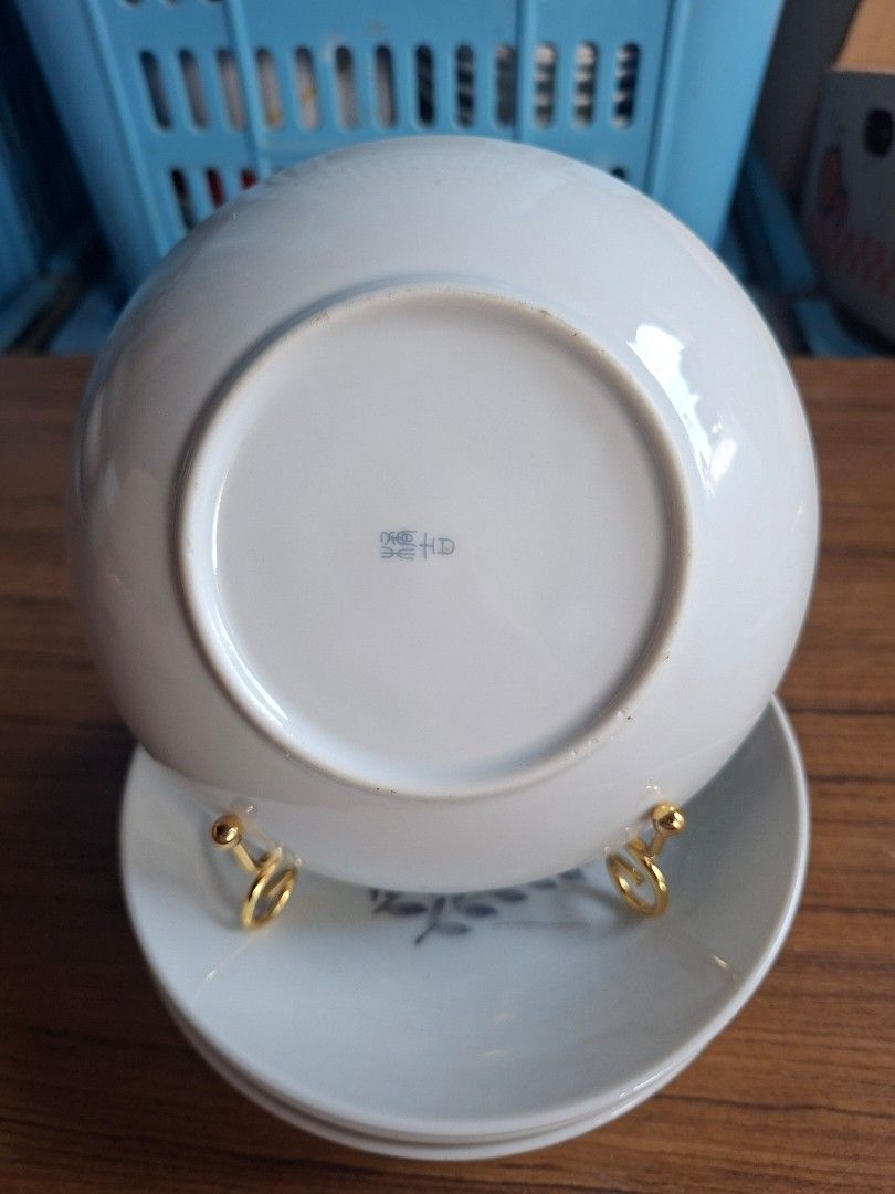 Blue Bellflower Shallow Bowls (Category: Other Kitchenware & Tableware) located in Consolacion. Submitted by luxekerei (Listing ID 1460370315, Image 2). Description: - vintage ceramic small plates featuring a delicate blue bellflower or balloon flower (kikyo) floral design..