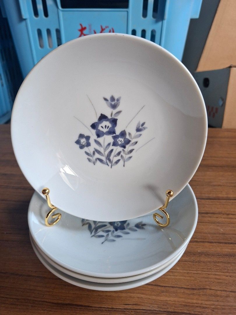 Blue Bellflower Shallow Bowls (Category: Other Kitchenware & Tableware) located in Consolacion. Submitted by luxekerei (Listing ID 1460370315, Image 1). Description: - vintage ceramic small plates featuring a delicate blue bellflower or balloon flower (kikyo) floral design..