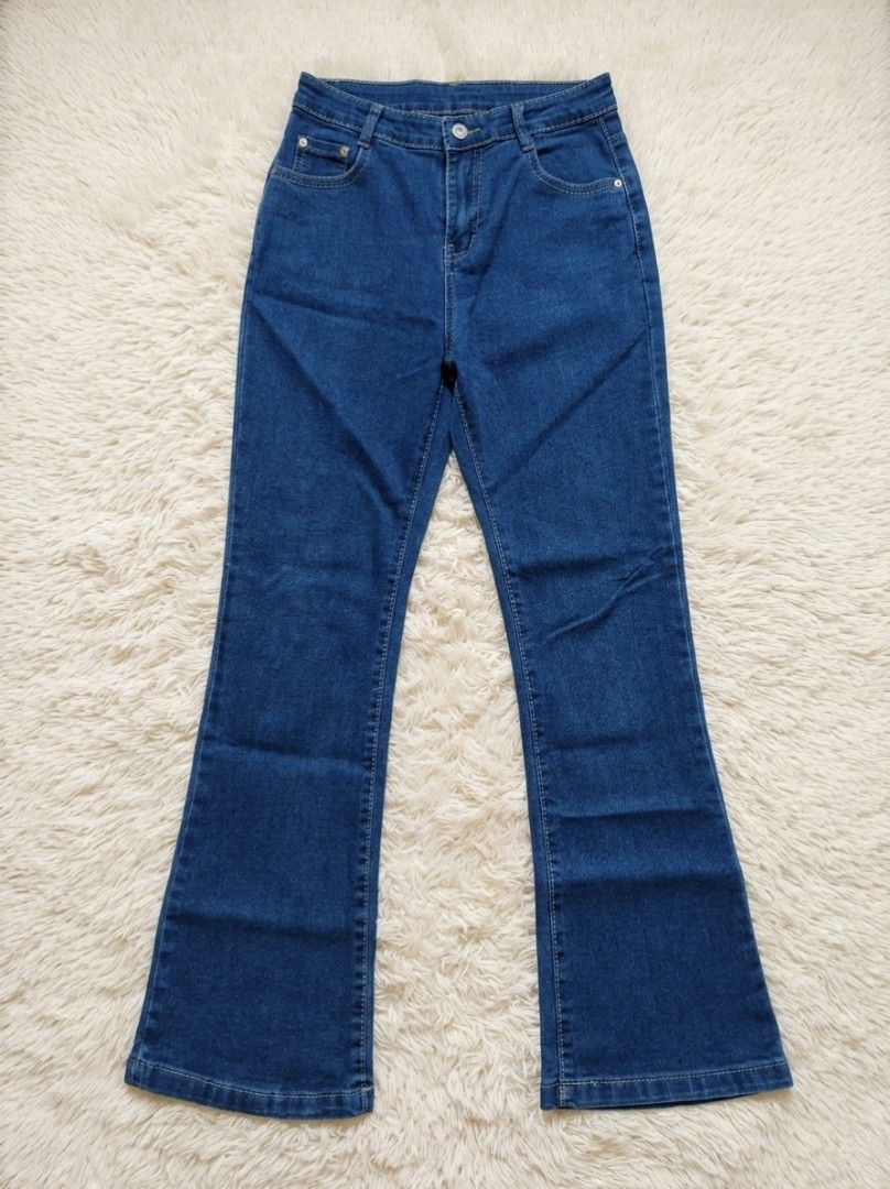 Blue Flare Jeans (Category: Jeans) located in San Juan City. Submitted by rhennx (Listing ID 1460466855, Image 1). Description: 🎨 COLOR: Dark Denim Blue 🫶 USED BUT NOT ABUSED 📏 SIZE: 24 📐 LENGTH: 37 inches 📌 RFS: Decluttering + hindi na rin kasya ‼️ Please note that the actual color may slightly vary due to lighting and screen settings. The item has been stored in the cabinet for some time, so it may need washing before use. Rest assured, it