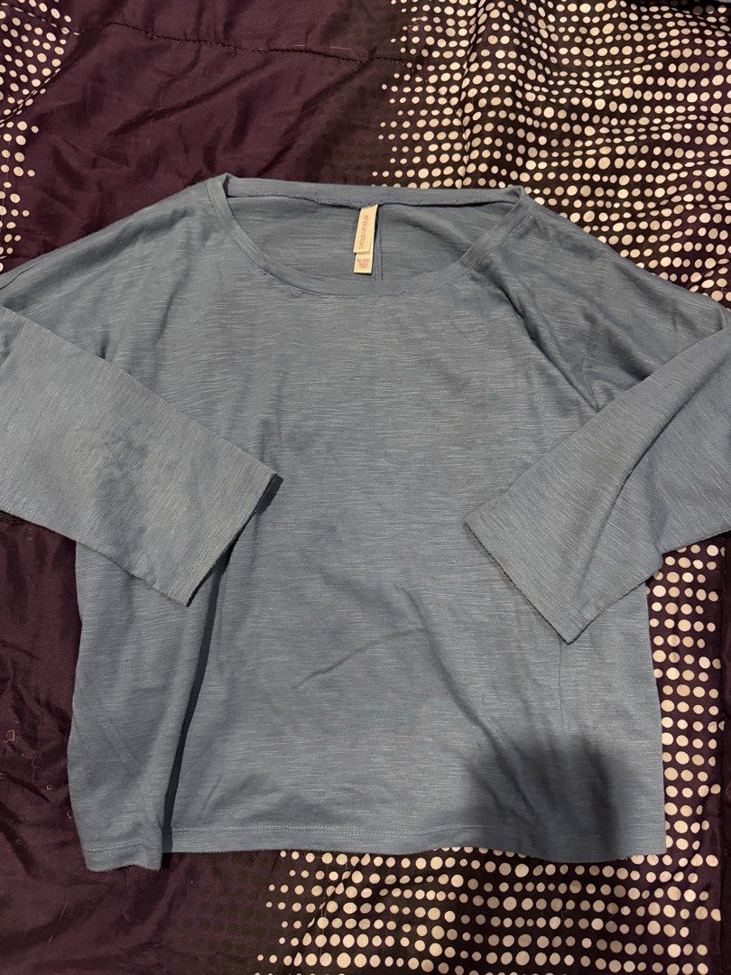 blue gray long sleeve cotton top medium to large (Category: Others Tops) located in Taytay. Submitted by juliaddaa (Listing ID 1460410179, Image 1). Description: .