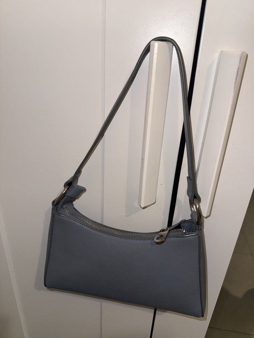 Blue-Grey Shoulder Bag with Zipper Closure (Category: Shoulder Bags) located in Manila. Submitted by cooldragon_2d8241 (Listing ID 1460402994, Image 1). Description: - Grey shoulder bag - Zipper closure - Silver hardware details on strap - Simple and classic design - Ideal for everyday use - Fits your essentials.