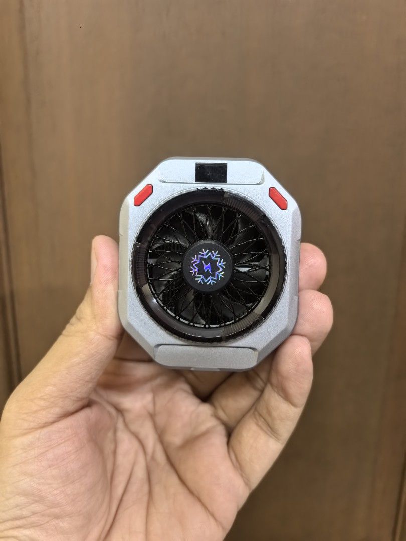 Bluewow TH28 30W mobile phone cooler (Category: Earphones) located in Quezon City. Submitted by unboxingtito (Listing ID 1460442436, Image 1). Description: Bluewow TH28 30W mobile phone cooler -brand new and unused -30w.