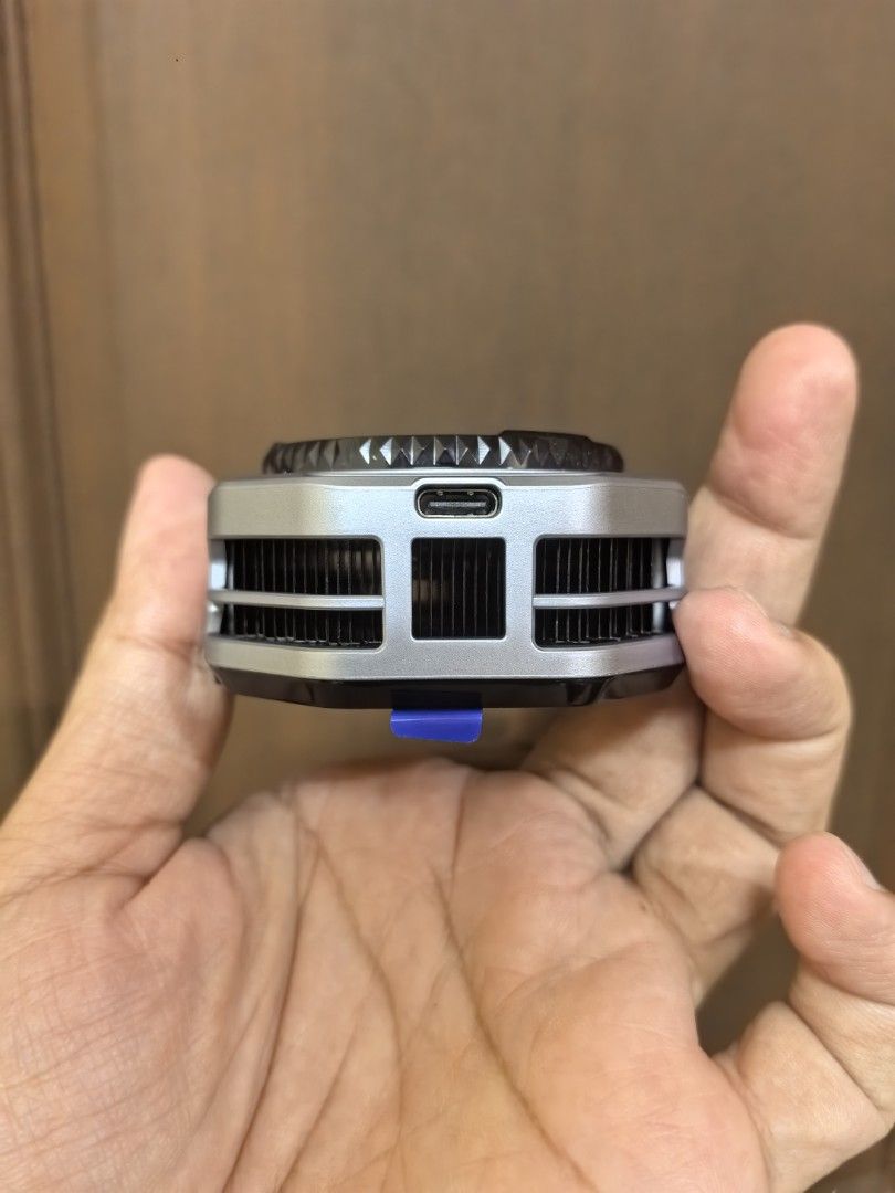 Bluewow TH28 30W mobile phone cooler (Category: Earphones) located in Quezon City. Submitted by unboxingtito (Listing ID 1460442436, Image 3). Description: Bluewow TH28 30W mobile phone cooler -brand new and unused -30w.