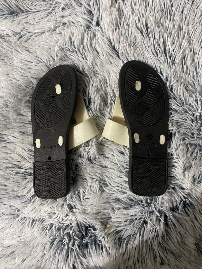 BN Slippers (Category: Slippers and slides) located in Mandaluyong City. Submitted by aiztyle (Listing ID 1460321376, Image 3). Description: Brand NEW Comfy Slippers Size 38/39 Measurement: 9.75” SALE Php100.00 only.