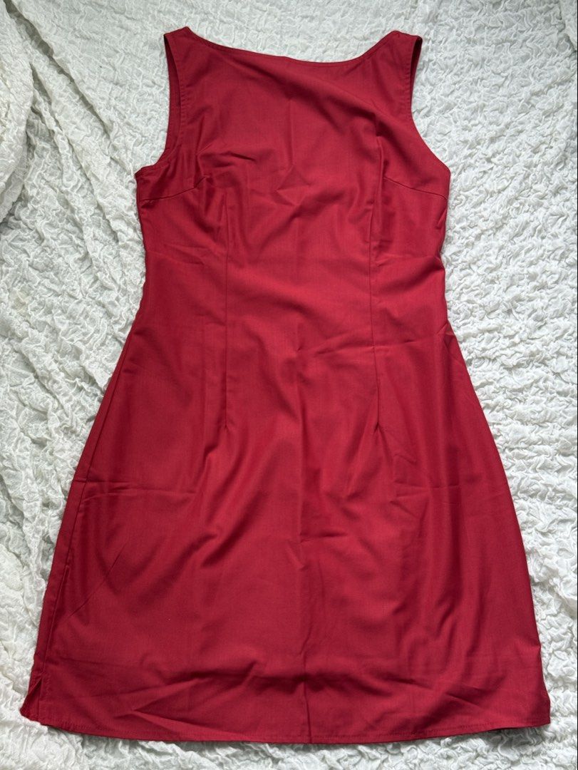 Boat neckline minidress bundle (Category: Dresses) located in Manila. Submitted by prelovedby_lou (Listing ID 1460344507, Image 2). Description: Get 2 for 1000 Xs on tag but can fit s-m Item 1 (550 if you get 1 only) - red boatneck minidress - A-line Skirt - Boat Neck - Center Back Zipper - Slight V Back Item 2 (550) - brown boatneck minidress - A-line Skirt - Boat Neck - Center Back Zipper Slight V Back .