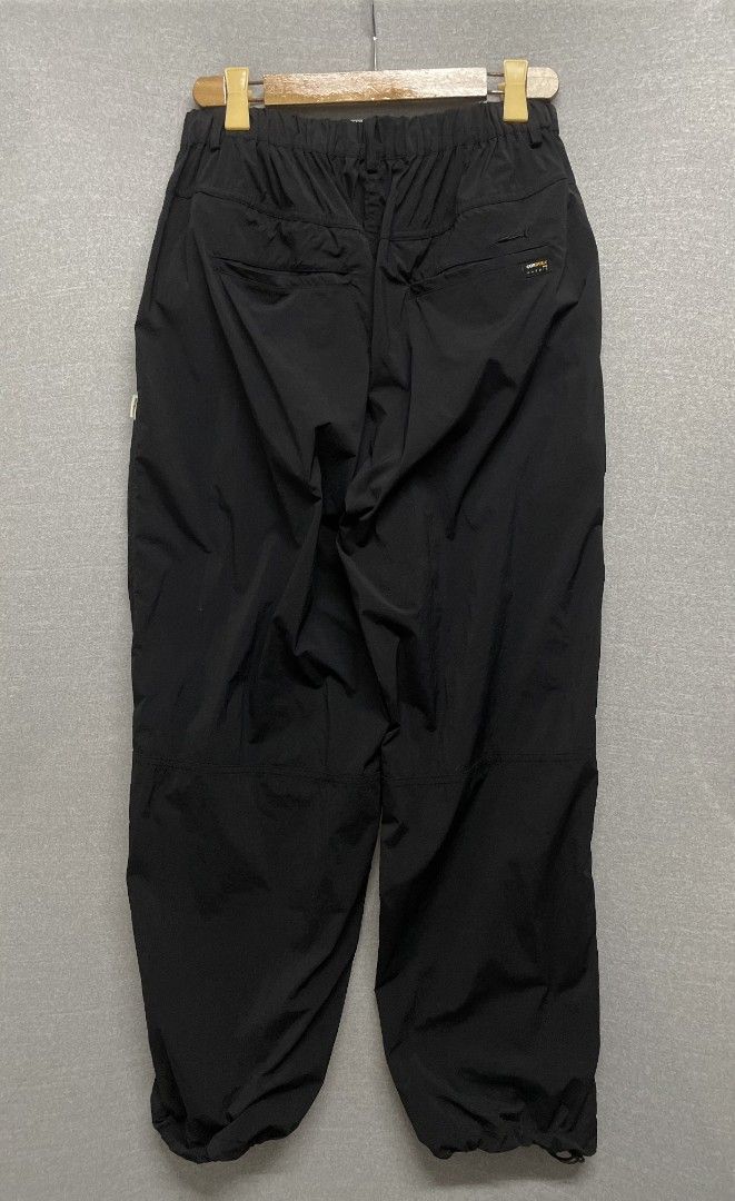 BOHRHOO - Parachute Pants (Category: Trousers) located in Manila. Submitted by _retrovate (Listing ID 1460487631, Image 2). Description: Large As new condition No flaws.