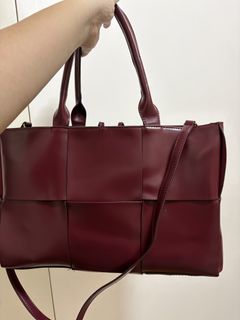 (Category: ) located in . Submitted by pursemaisonreluxe (Listing ID 1460306031, Image 1). Description: .