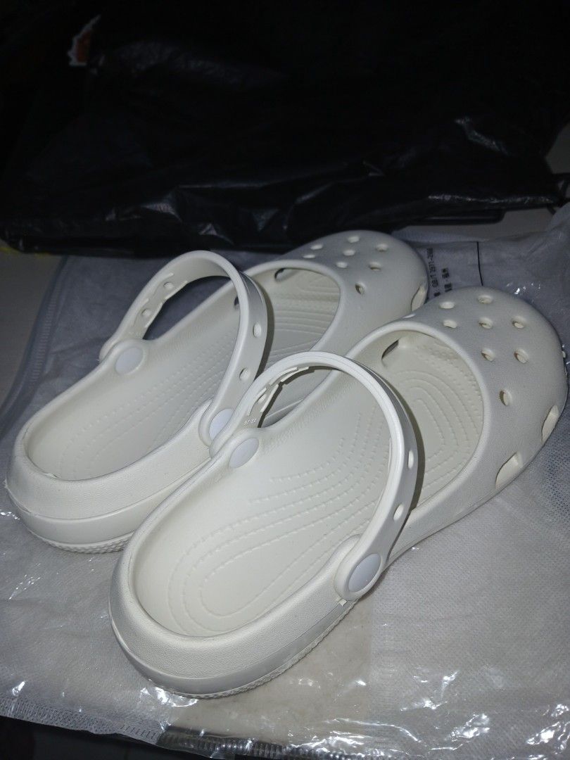 Brand New Crocs (Category: Flats & Sandals) located in Cebu City. Submitted by mksn_things (Listing ID 1460425906, Image 2). Description: BRAND NEW CROCS (Tawii) RFS: too small for me - Never used - Size 35-36 (24cm) - Bought in Sh0pee for 183php, selling for 100php only.