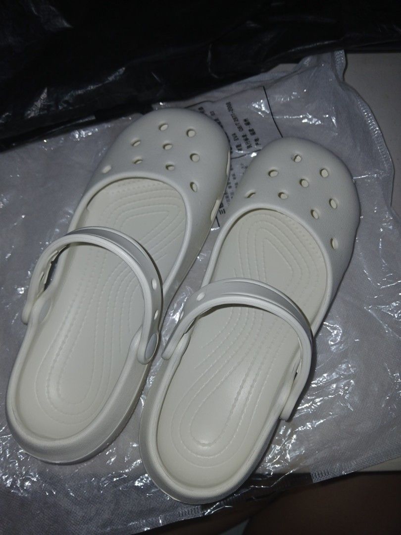 Brand New Crocs (Category: Flats & Sandals) located in Cebu City. Submitted by mksn_things (Listing ID 1460425906, Image 1). Description: BRAND NEW CROCS (Tawii) RFS: too small for me - Never used - Size 35-36 (24cm) - Bought in Sh0pee for 183php, selling for 100php only.