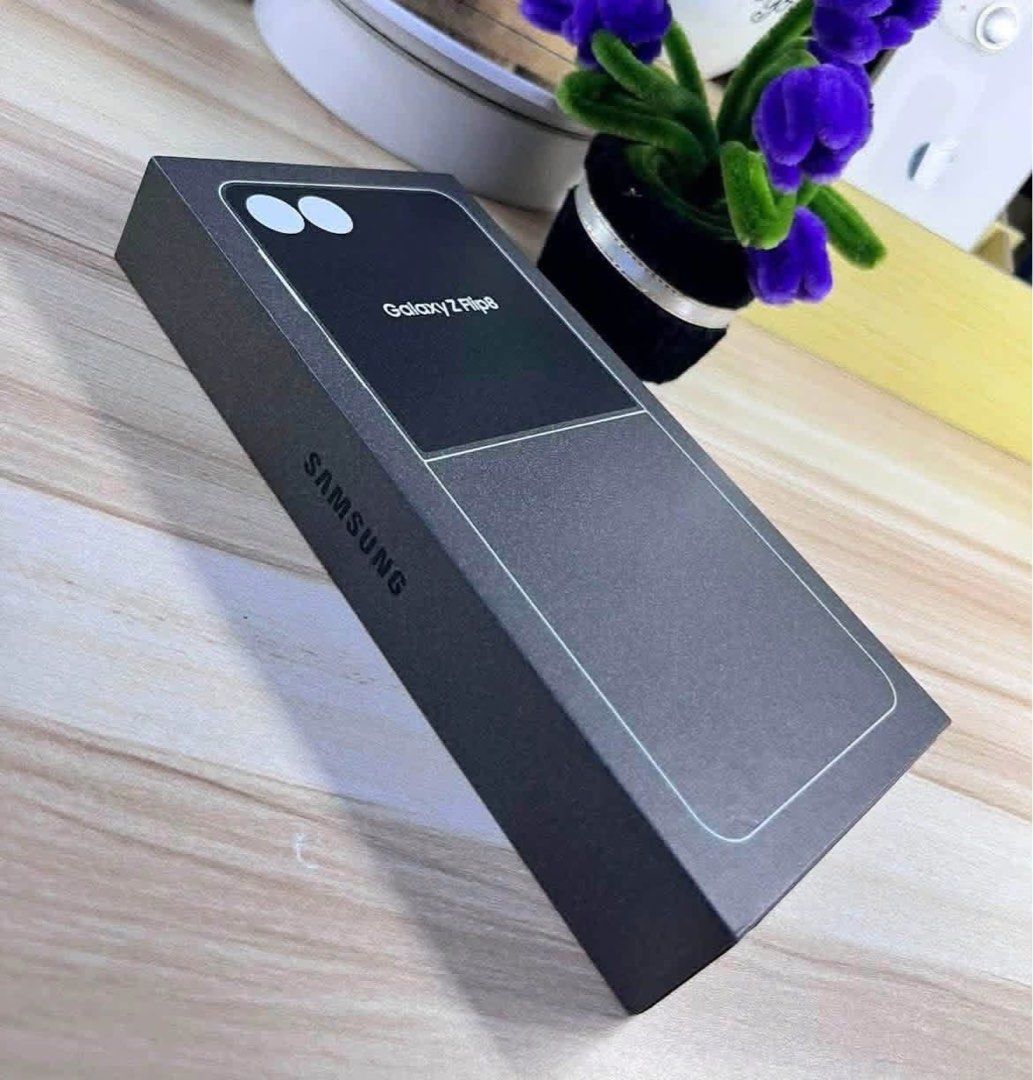 Brandnew Sealed Z flip 8 (Category: Samsung) located in Quezon City. Submitted by lhensdcruz0626 (Listing ID 1460325980, Image 2). Description: Wow 512gb🤩 MAS MURA to kesa Sa MALL PRICE Brandnew sealed! Yes!!! Kau po magoopen unboxing 😍 #SamsungZFlip8 MINT COLOR Same with 1 year warranty Samsung Service Center.