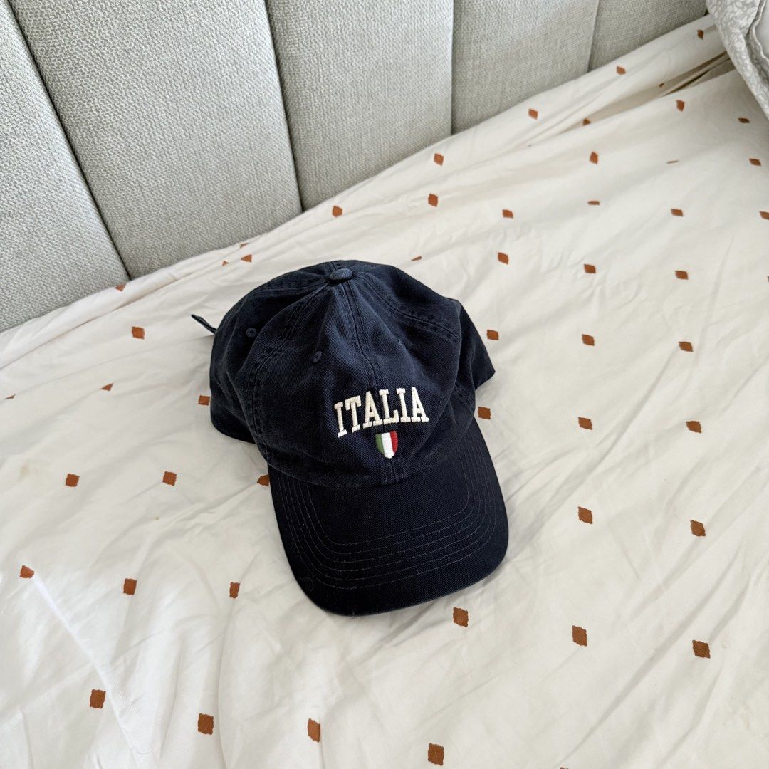 Brandy Melville Italia Cap (Category: Hats & Beanies) located in Davao. Submitted by aug_amari (Listing ID 1460343682, Image 3). Description: didn't use pa :) not faded!.