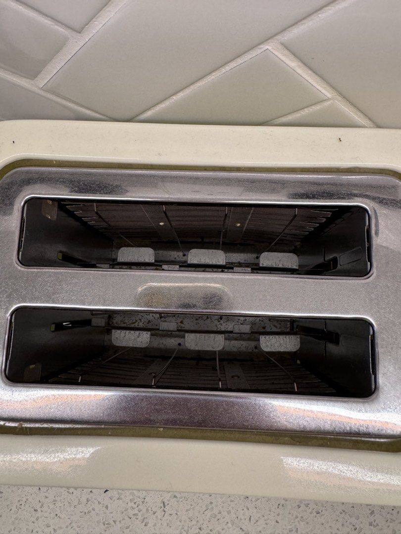 Bread Toaster (Category: Ovens & Toasters) located in Kuala Lumpur. Submitted by blissfulnessb (Listing ID 1460350977, Image 2). Description: Like New Seldom Use Self Pick Bangsar South.
