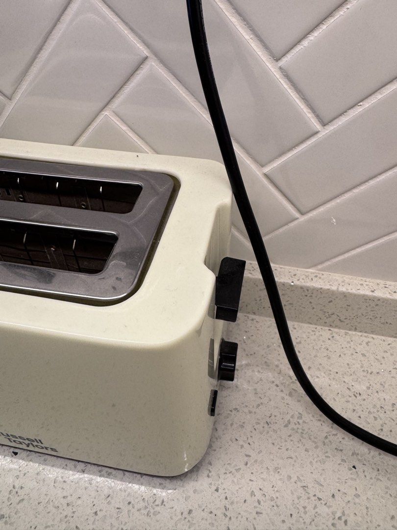 Bread Toaster (Category: Ovens & Toasters) located in Kuala Lumpur. Submitted by blissfulnessb (Listing ID 1460350977, Image 3). Description: Like New Seldom Use Self Pick Bangsar South.