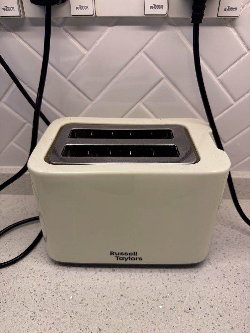 Bread Toaster (Category: Ovens & Toasters) located in Kuala Lumpur. Submitted by blissfulnessb (Listing ID 1460350977, Image 1). Description: Like New Seldom Use Self Pick Bangsar South.